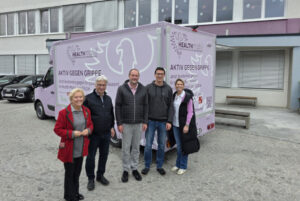 Das Team des Health Mobils mit dem Jenbacher Bürgermeister Dietmar Wallner